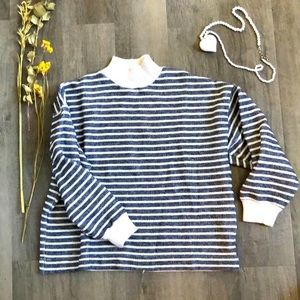Cropped boxy sweater with high neck (m)